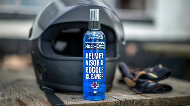 Muc-Off Helmet Visor and Goggle Cleaner 250ml-1