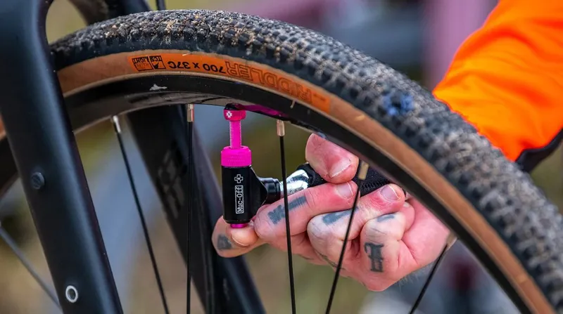 Muc-Off MTB Inflator Kit-2