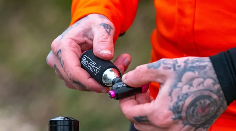 Muc-Off MTB Inflator Kit-3