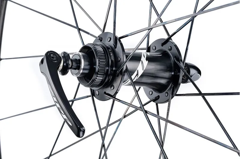 Zipp 302 Carbon Clincher Disc Brake 700c Wheel Black/White Decal