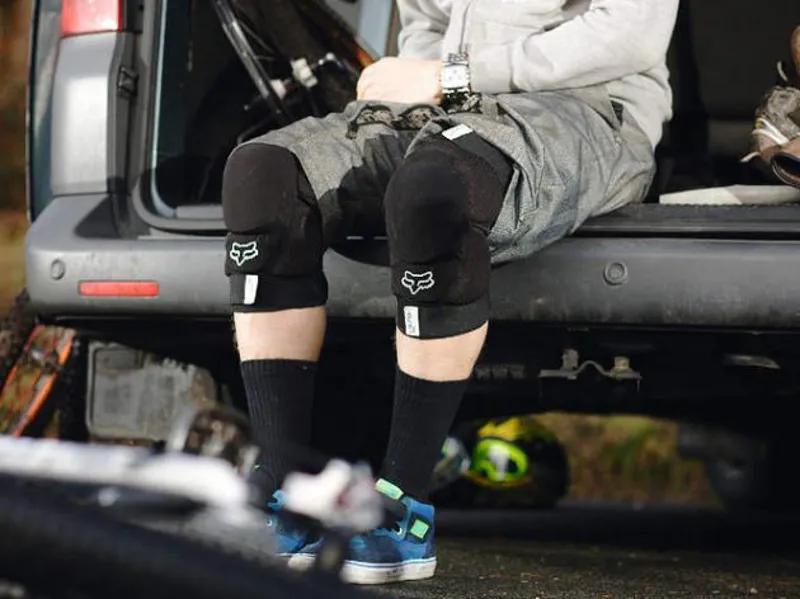 Fox Launch Pro Knee Guards Black-2