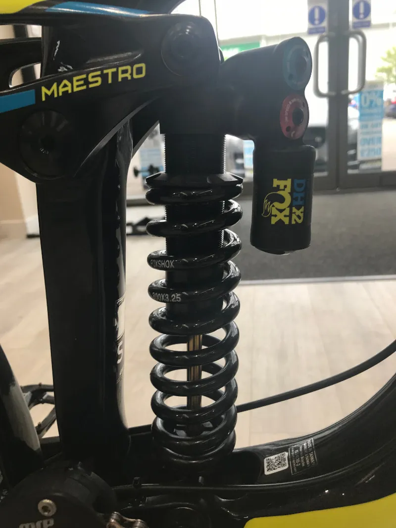 Second Hand Giant Glory Advanced 1 27.5 Mountain Bike 2016 Small Black-2