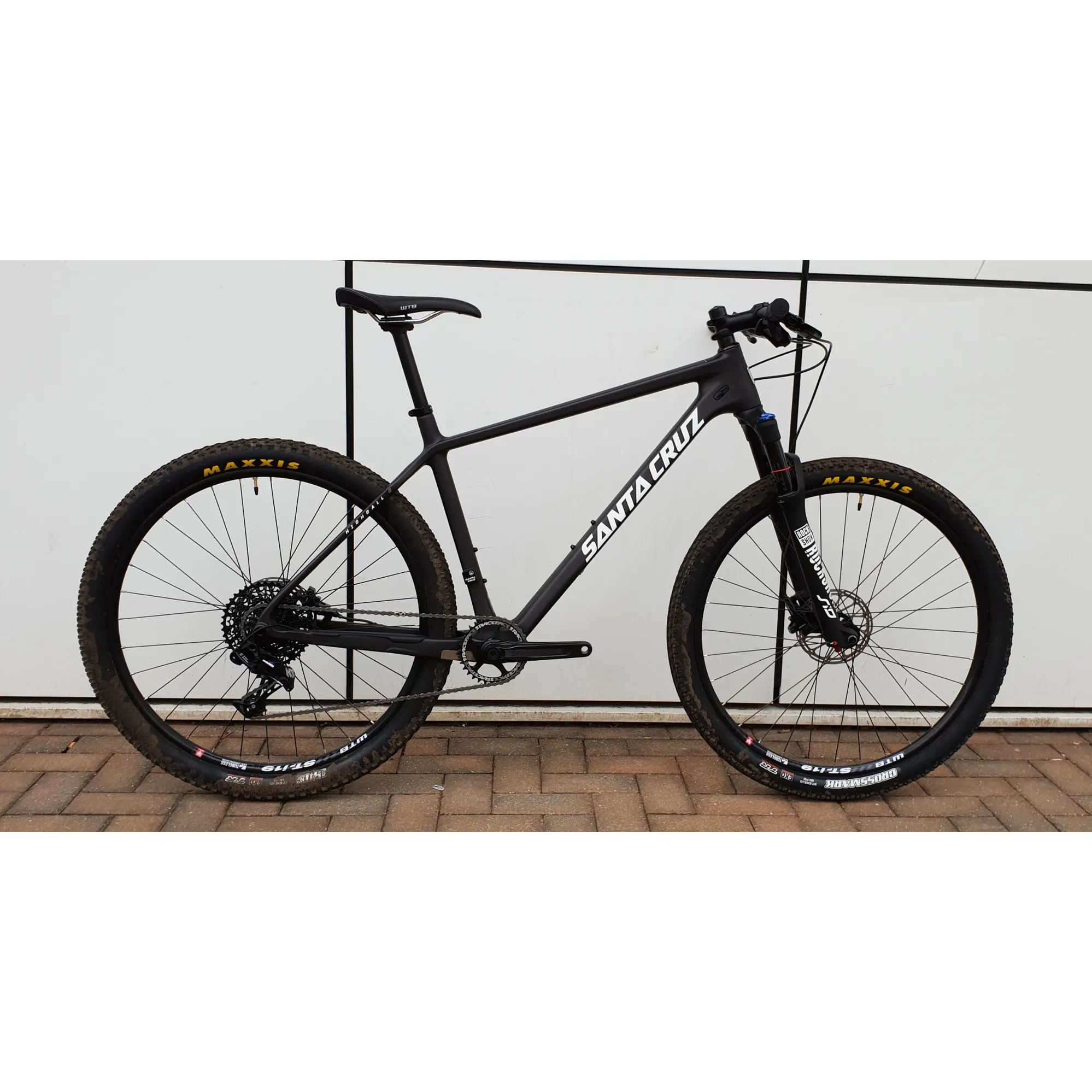 Second Hand Santa Cruz Highball C R Large Carbon/White