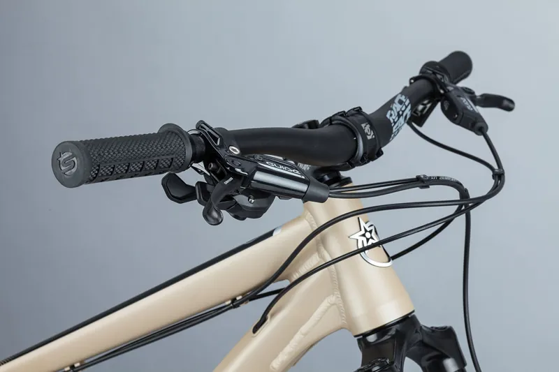 Orange Crush Pro Hardtail Mountain Bike 2022 Matt Sandy Playa-3