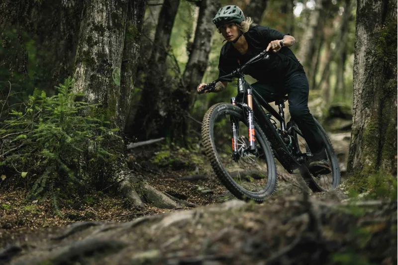 Specialized Kenevo SL Expert Carbon 29er Electric Bike 2022 Yellow-8