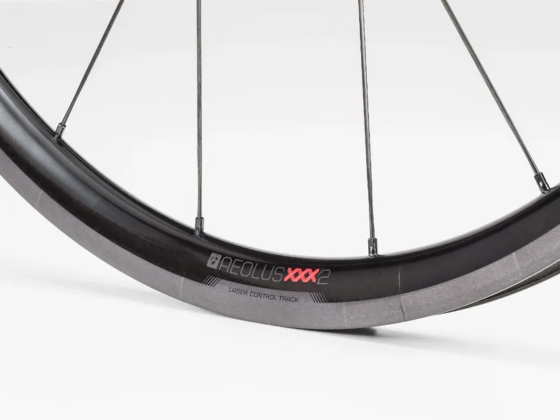 Bontrager Aeolus XXX 2 700C TLR Clincher Carbon Road Wheel Black/Red-7