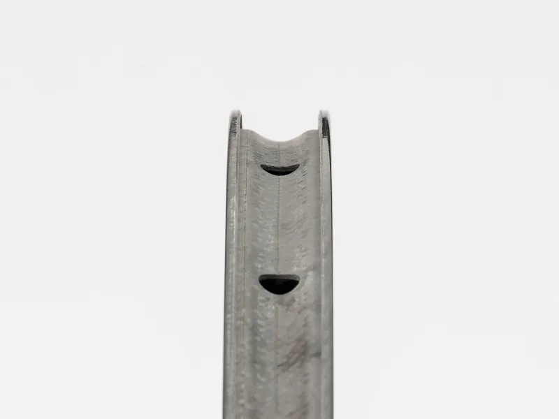 Bontrager Aeolus XXX 4 700C TLR Disc Clincher Carbon Road Wheel Black/Red-3