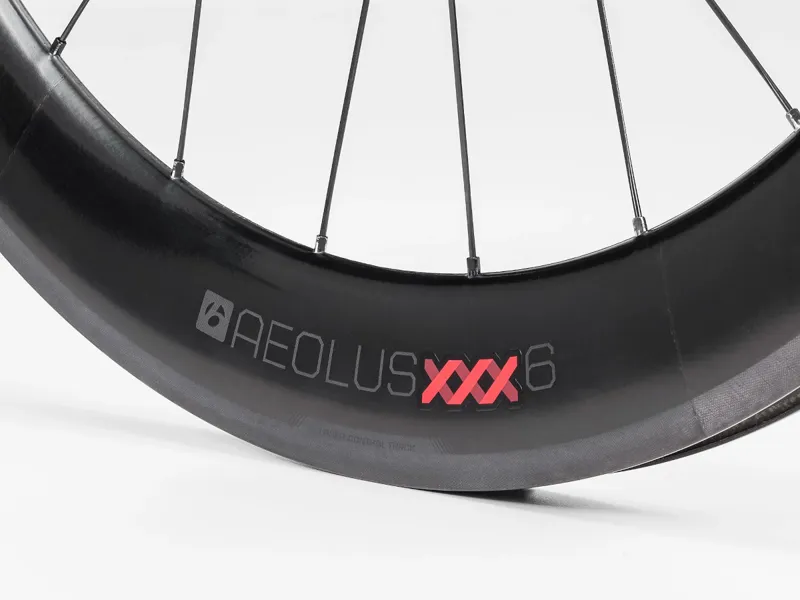 Bontrager Aeolus XXX 6 700C TLR Clincher Carbon Road Wheel Black/Red-7