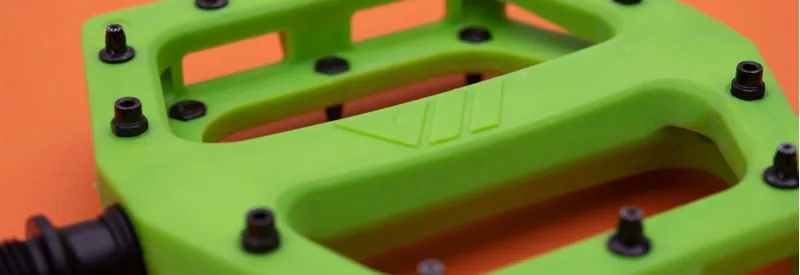 DMR V11 MTB Flat Pedals Green-2
