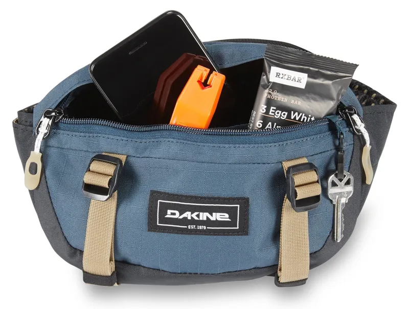 Dakine Hot Laps 1L Lumbar Pack Midnight Blue-4