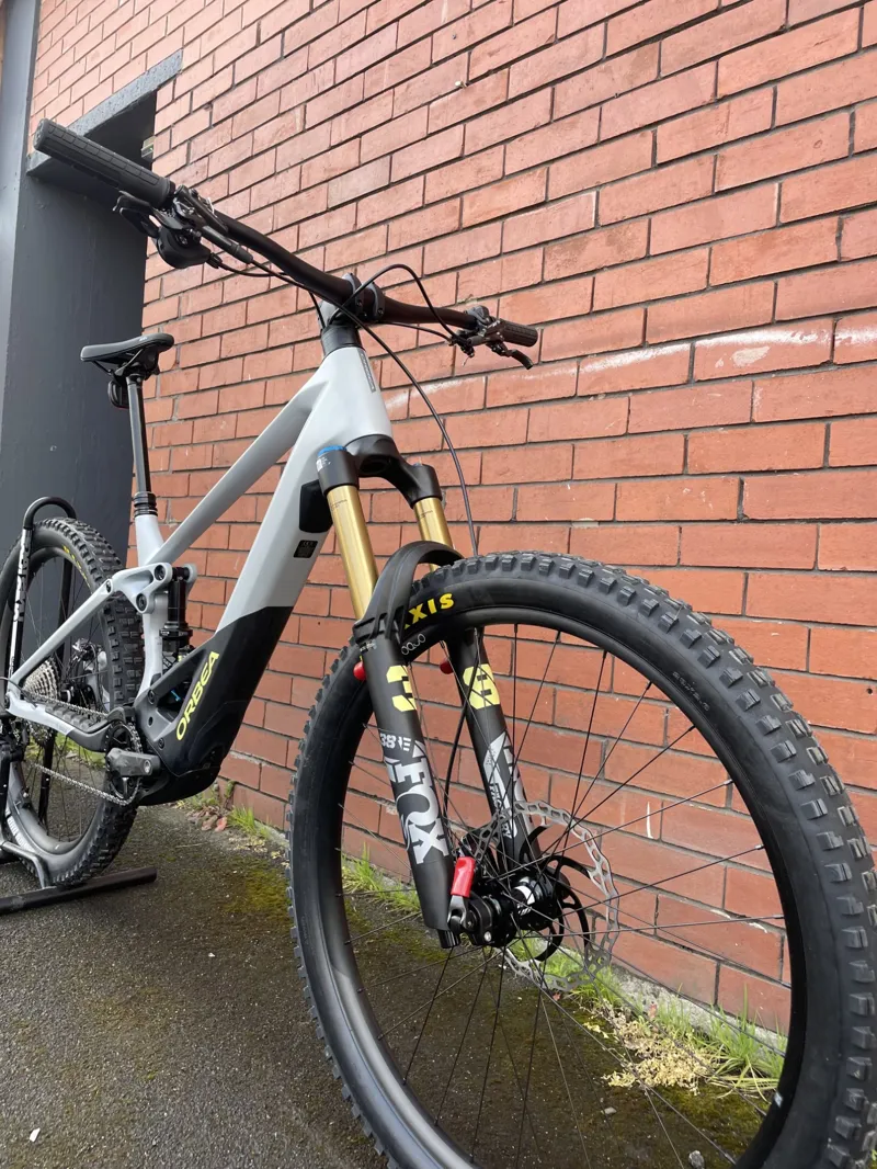 Ex Display Orbea Wild M10 Custom Large Electric Bike 2023 Silver/Carbon-3