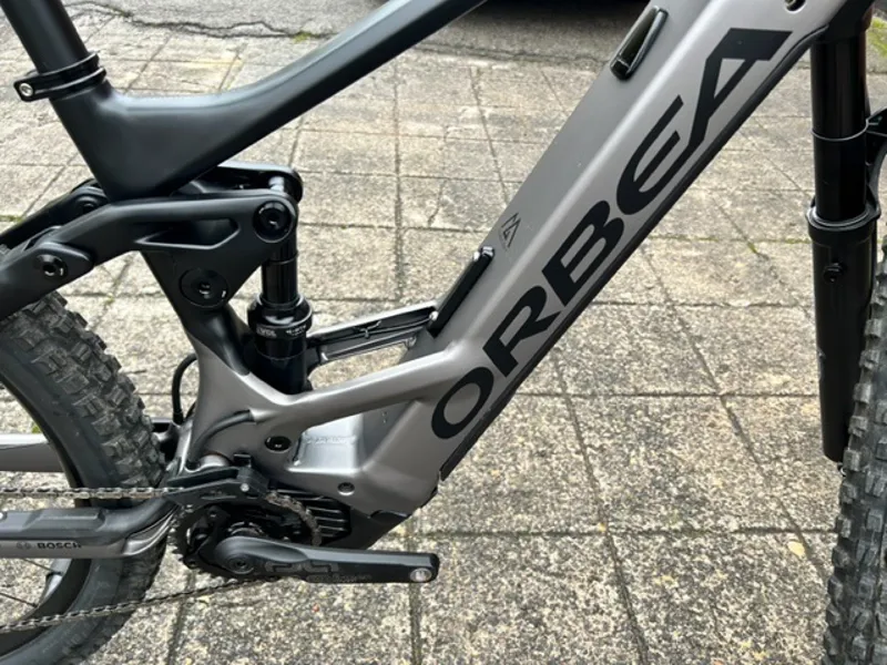 2nd Hand Orbea Wild FS H10 S/M Electric Mountain Bike 2022 Silver/Black-5