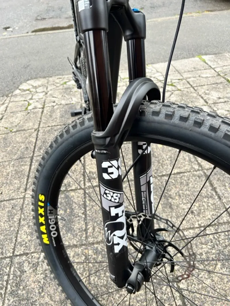 2nd Hand Orbea Wild FS H10 S/M Electric Mountain Bike 2022 Silver/Black-6