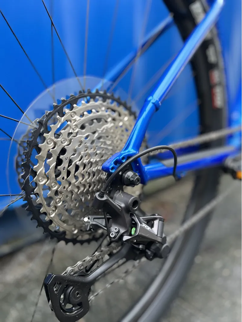 2nd Hand Trek Xcaliber 9 Mountain Bike M/L 2022 Blue/chrome-1