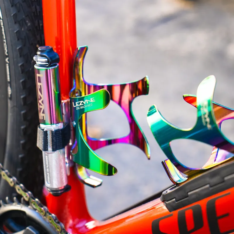 Lezyne CNC Aluminium Bottle Cage Neo Metallic-3