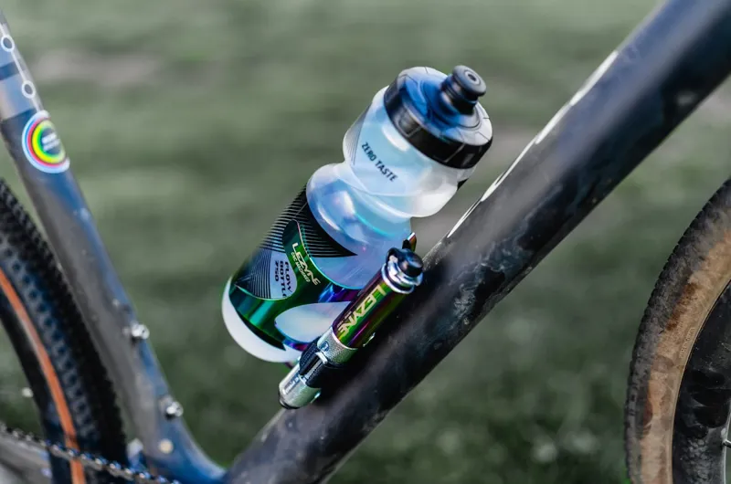 Lezyne CNC Aluminium Bottle Cage Neo Metallic-4