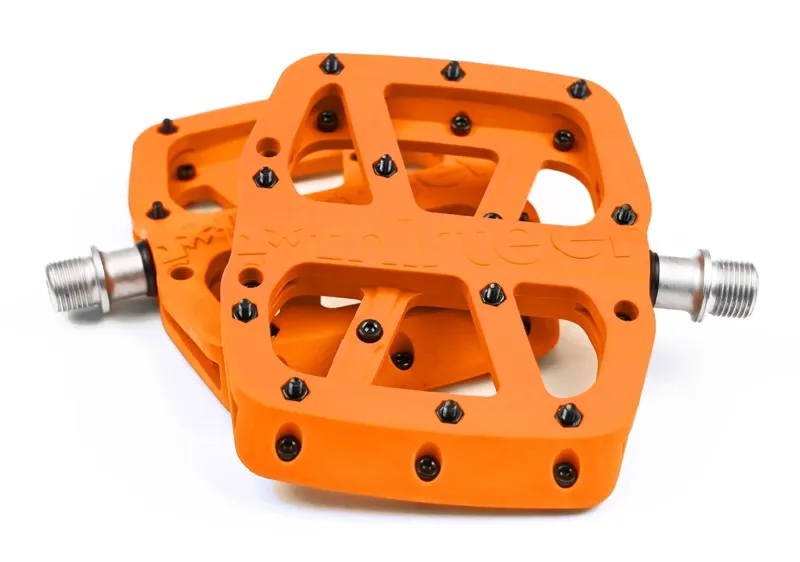 E13 Base Composite MTB Flat Pedal 9/16in Naranja-1