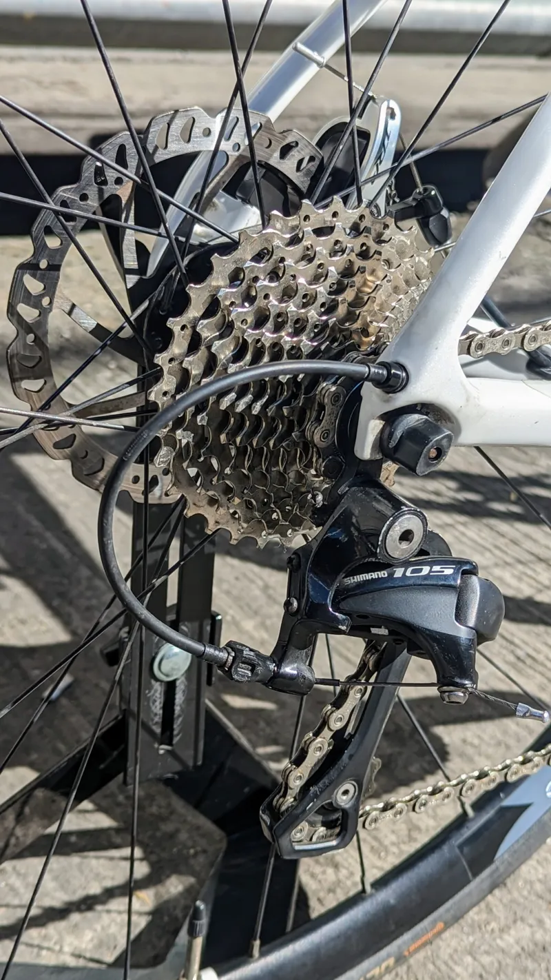 2ndHand Giant Defy 2 Large Road Bike 2016 White/Black-4