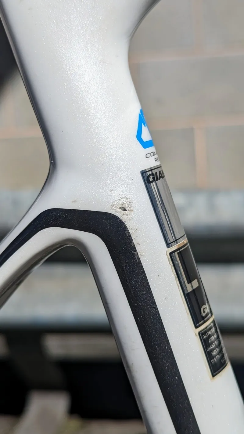 2ndHand Giant Defy 2 Large Road Bike 2016 White/Black-7