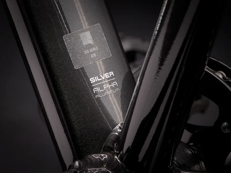 Trek Roscoe 24 Kids Mountain Bike 2021 Rage Red to Dnister Black Fade-7