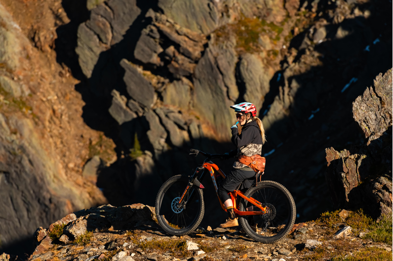 Dakine Hot Laps 5L Lumbar Pack Midnight Blue-5