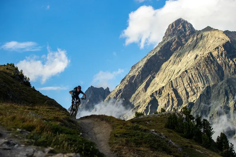 Santa Cruz Heckler CC R 27.5 Electric Mountain Bike 2021 Yellow-5