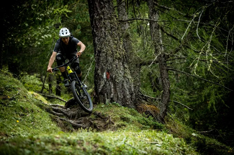 Santa Cruz Heckler CC XT 27.5 Electric Mountain Bike 2021 Blackout-5