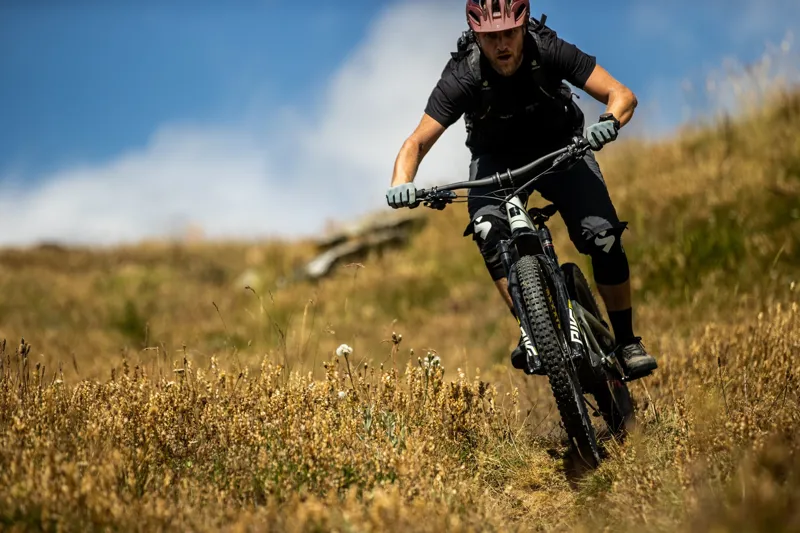 Santa Cruz Heckler CC S 27.5 Electric Mountain Bike 2021 Blackout-7