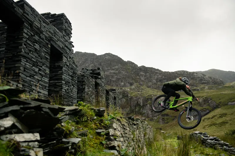 Santa Cruz Nomad C XT Coil 27.5 Mountain Bike 2022 Green Adder-5