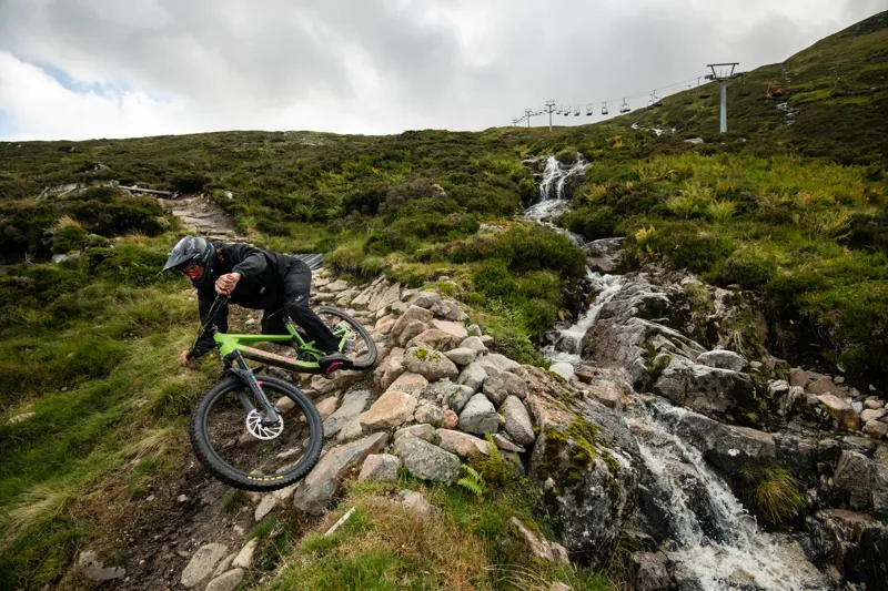 Santa Cruz Nomad C XT Coil 27.5 Mountain Bike 2022 Green Adder-3