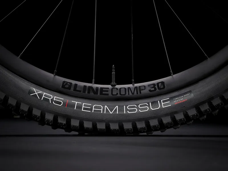 Trek Slash 7 29er Mountain Bike 2021 Gloss Radioactive Red/Black-5