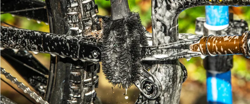 Muc-Off Two Prong Brush-1