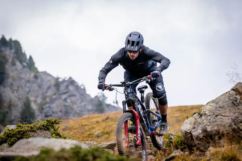 Endura Hummvee Plus MIPS MTB Helmet Electric Blue-5