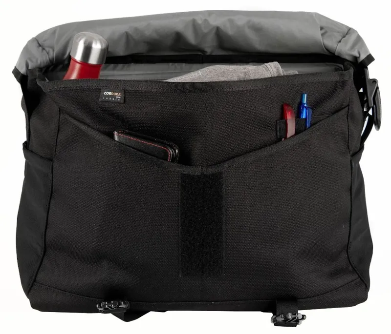 Brompton Metro Messenger Large Bag with Frame Black-1