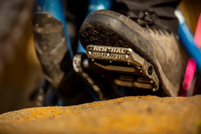 Renthal Revo-F MTB Flat Pedals 9/16in Black-4