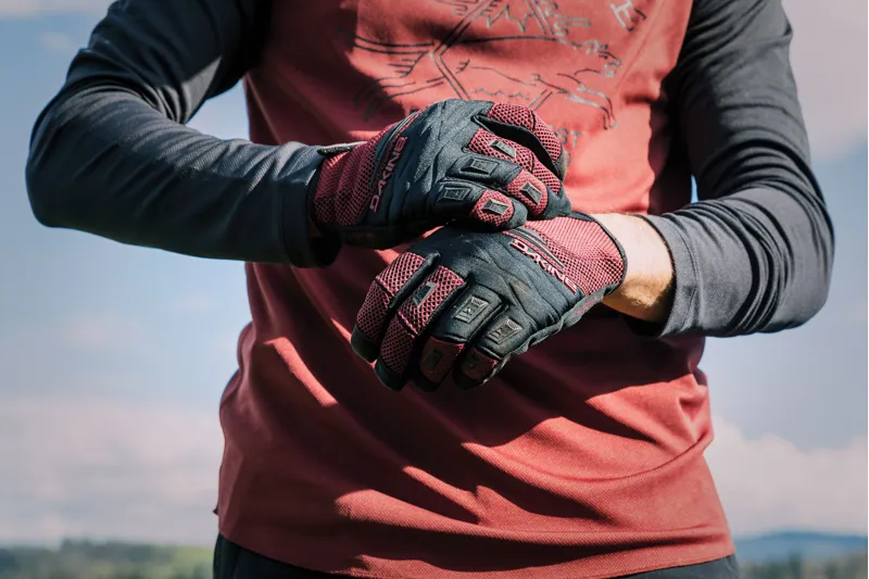 Dakine Cross-X Full-Finger Mountain Biking Glove, Black, Youth Large Cross-X Bike Glove \u2013 Dakine