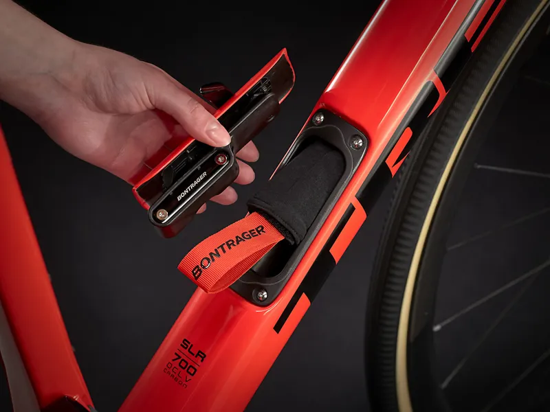 Trek Domane SLR 9 Road Bike 2021 Coral/Trek Black-6