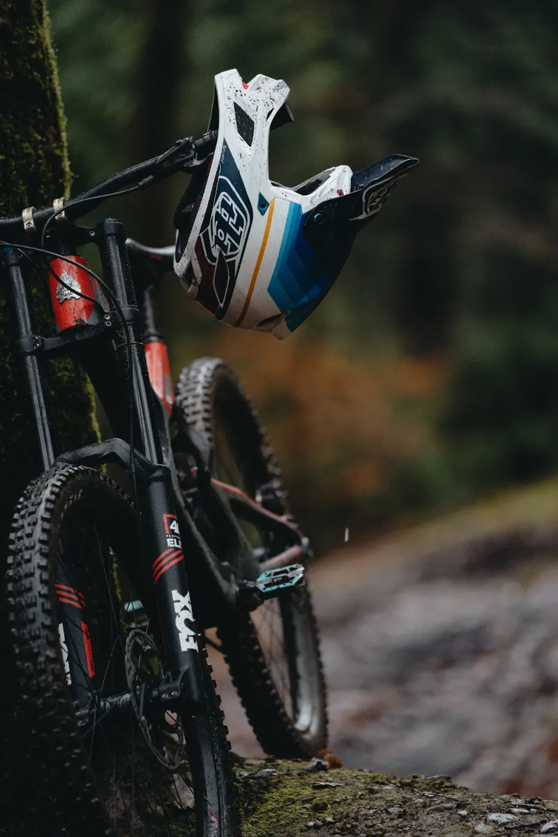 Troy Lee D4 Composite Full Face MTB Helmet Freedom 2.0 Red/White/Blue-7