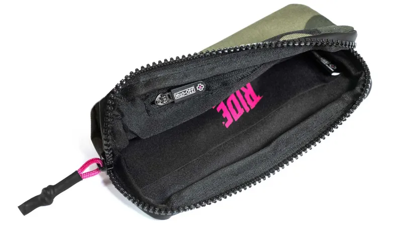 Muc-Off Essentials Case-2
