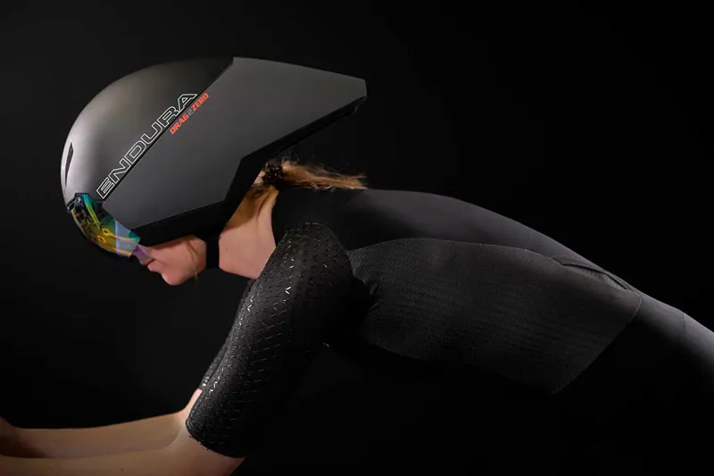 Endura QDC D2Z Womens SS Tri Suit II With SST Black-4