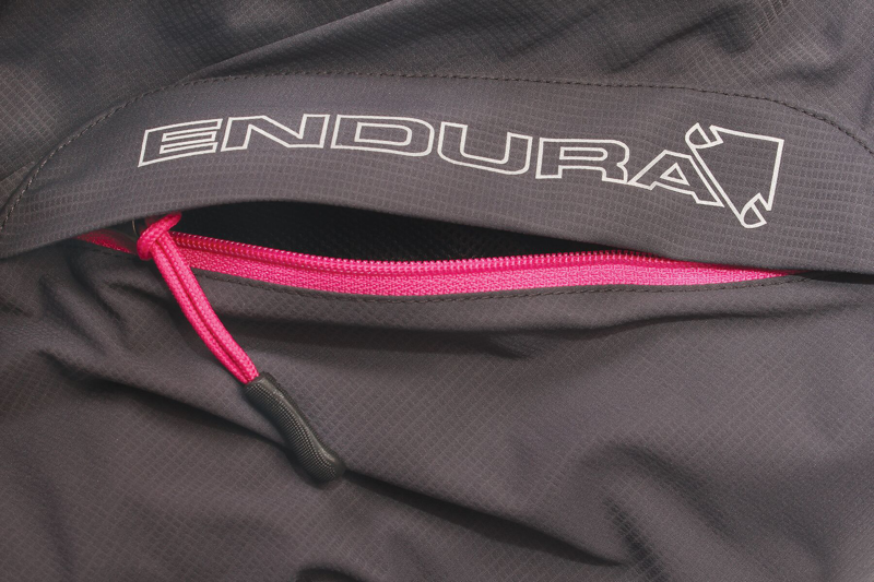 Endura Hummvee Lite Baggy Womens Shorts Black-3