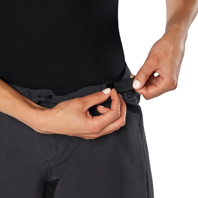 Dakine Faye Womens 13 inch Shorts Black-2