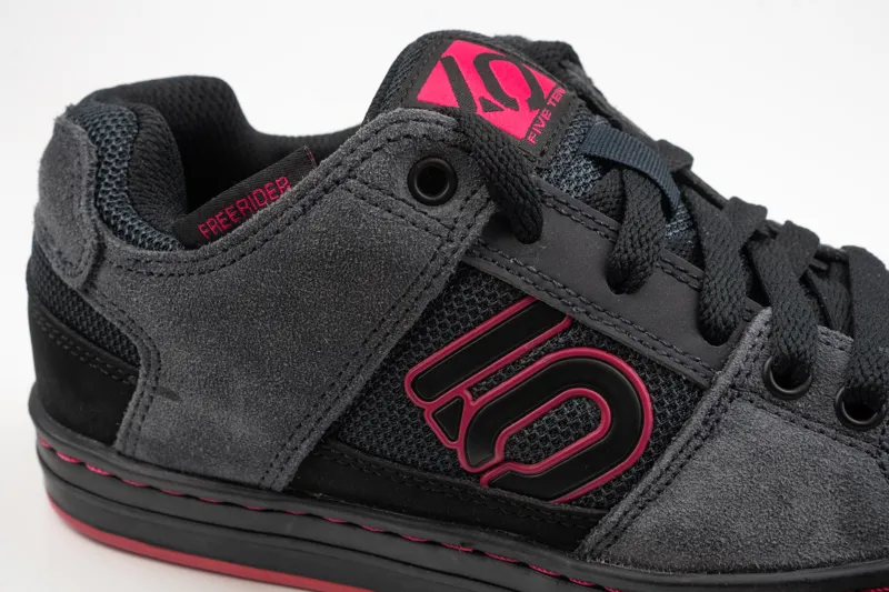 Five Ten Freerider Womens Shoes Core Black/Vivid Berry-4