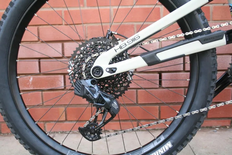 Hope HB 916 GX AXS Custom H2 Mountain Bike 2023 Neutral-4