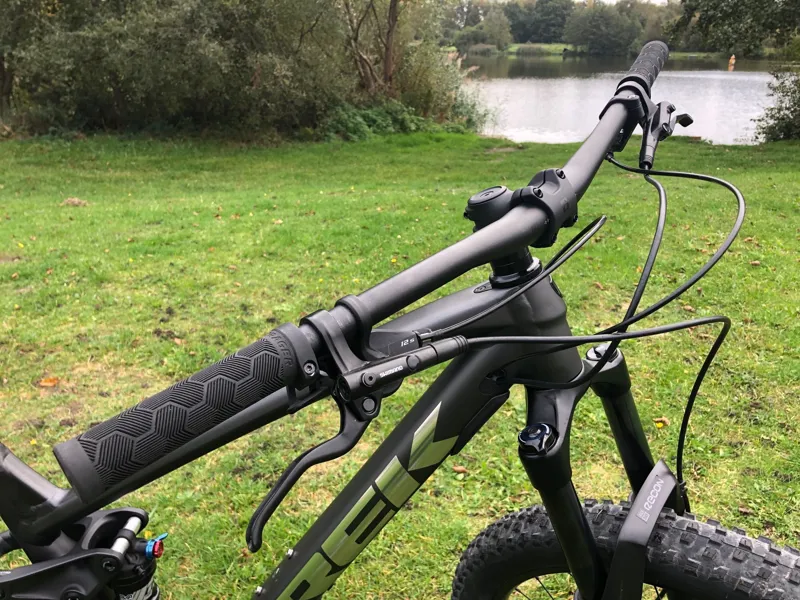 2nd Hand Trek Fuel EX 5 Deore Large Mountain Bike 2022 Matt Black-5