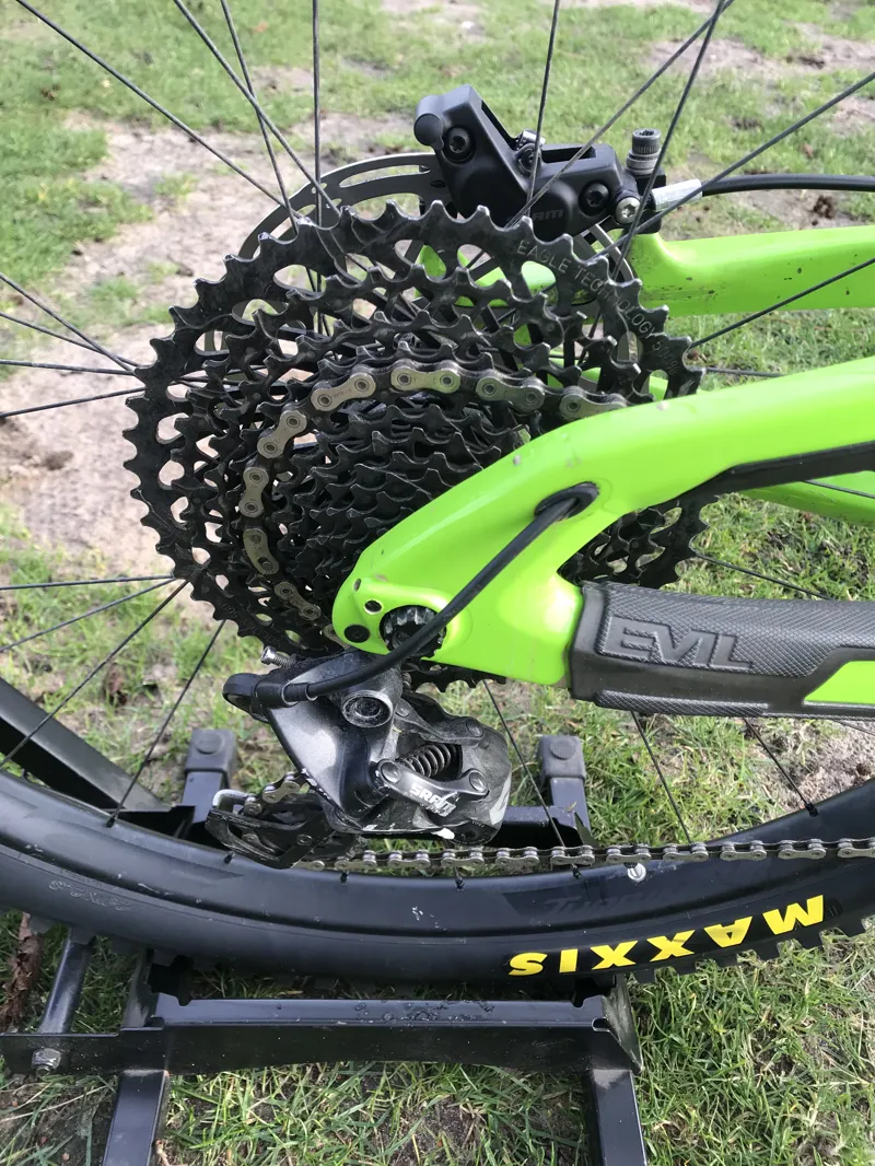 Second Hand Evil The following V1 XLarge Green-4