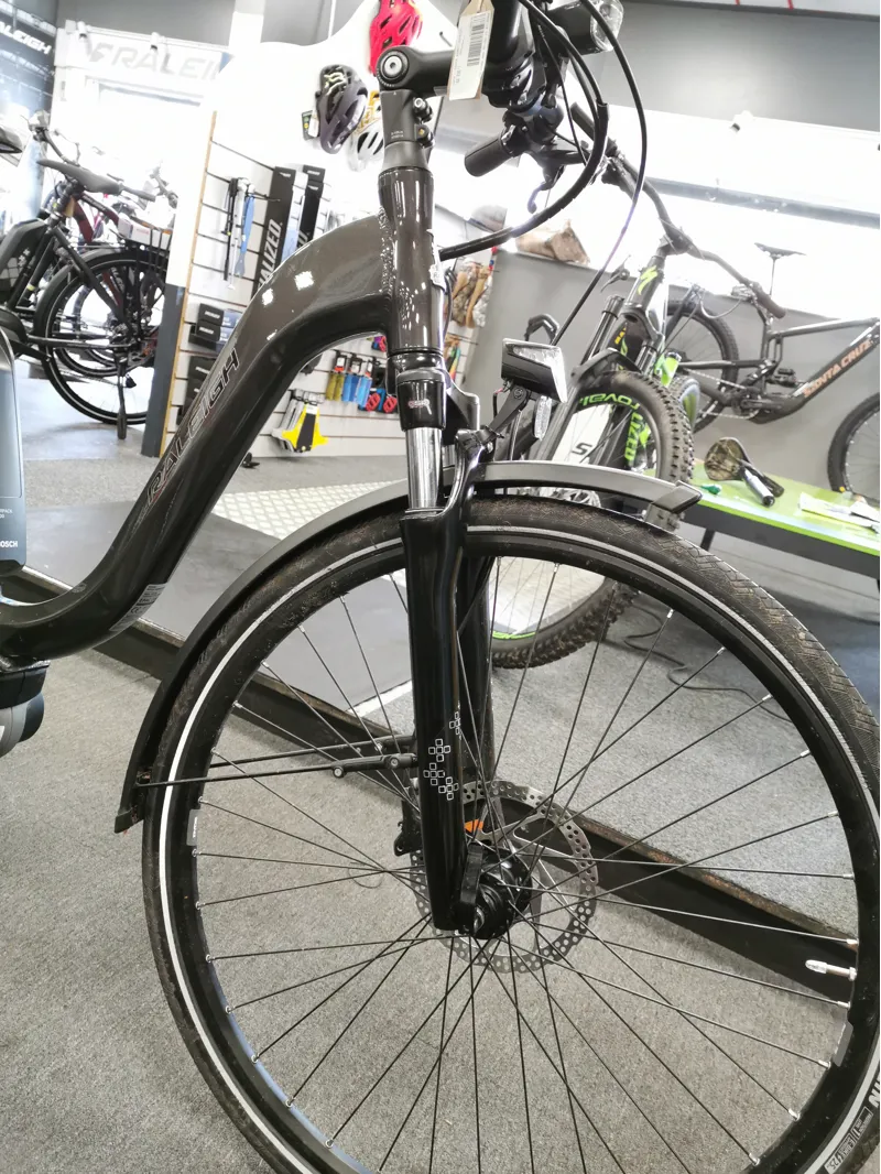 Second Hand Raleigh Grand Tour Motus 400 50cm 2019 Black-3