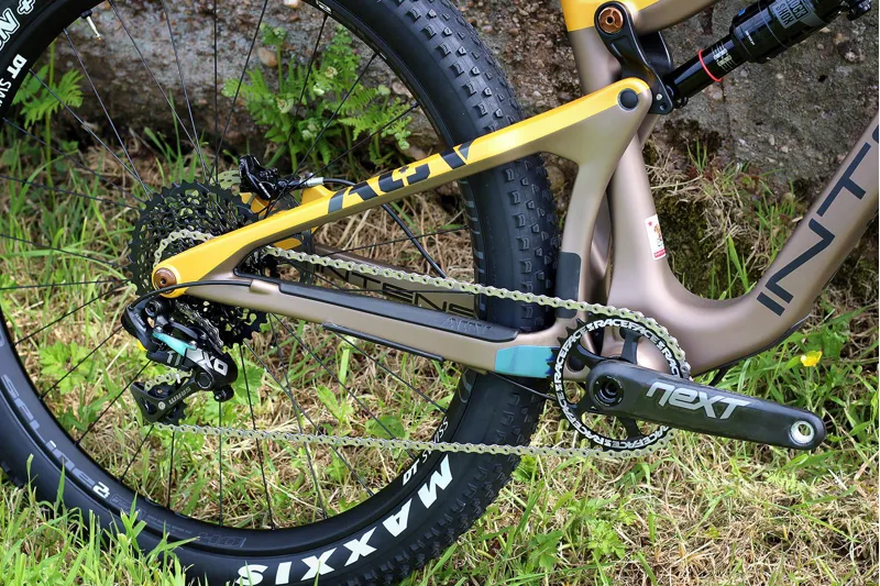 Intense ACV Pro 27.5 Plus Mountain Bike 2017 Brown/Gold-3