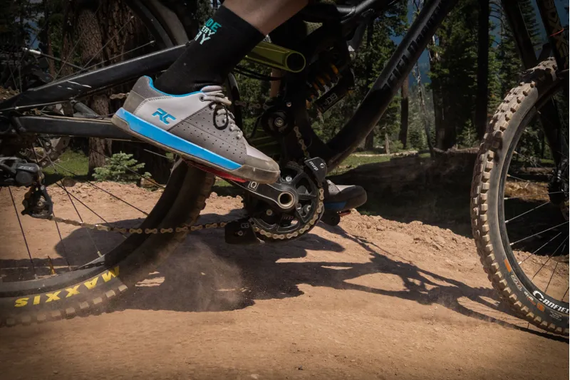 Ride Concepts Livewire Flat MTB Youth Shoes Charcoal/Blue