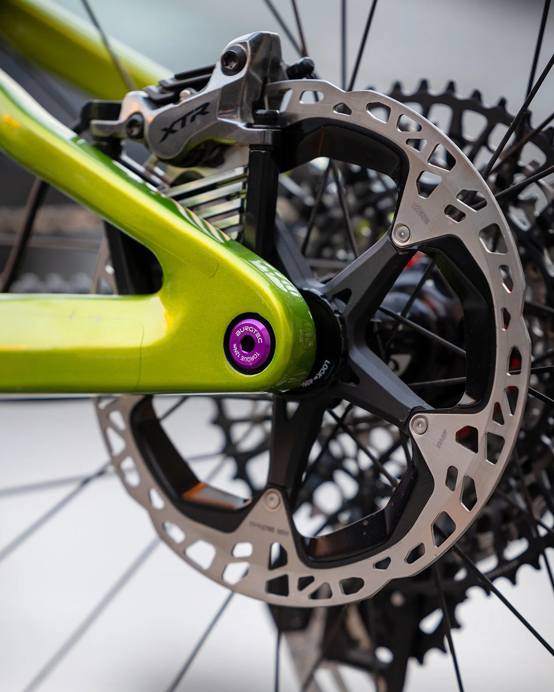 /images/myimages/burgtec-santa-cruz-173.7mm-rear-axle-3.jpg?width=1920